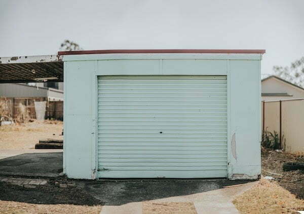 image of steel garage door that needs to be painted
